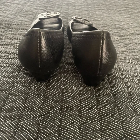 Tory Burch Black Wedge Shoes Elegant Slip-On Design - Picture 8 of 9